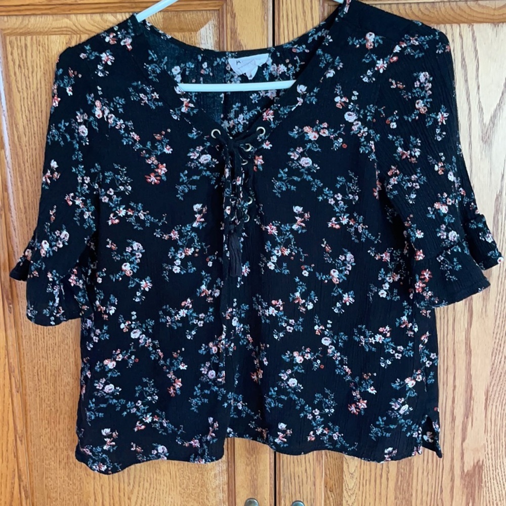 Adorable ACE top size S 🥰